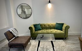 Stylish 2 Bed Apartment